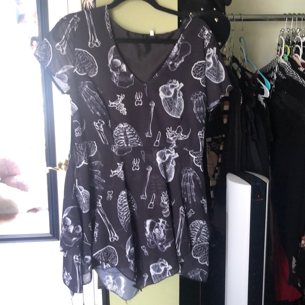 Scattered Bones Fitted Tunic Top